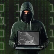 Нове звернення Anonymous до росіян: якщо не вийдуть на мітинги, кошти з їхніх карток перерахують на ЗСУ
