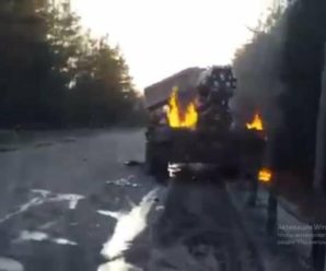 “Ми попереджали”: прості українські чоловіки витягли окупантів та підпалили їхній танк (ВІДЕО)