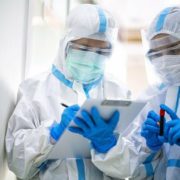 “Лікарі б’ють на сполох через загрозу вірусу, в Україні виявили екстремально заразний підтип”: медики про штам “Омікрон”