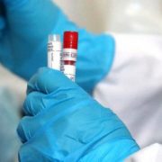 “Вакцини працюють”: науковці розповіли, чому вакциновані все одно хворіють на коронавірус