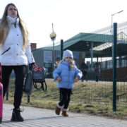 Українським біженцям дозволили легально жити та працювати у Польщі до трьох років