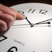 На одну годину веред! Переведення годинника 2022: коли Україна перейде на літній час