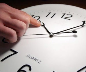 На одну годину веред! Переведення годинника 2022: коли Україна перейде на літній час