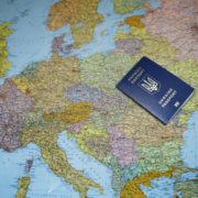 Від 1 березня строк дії закордонних паспортів українців може подовжуватись на 5 років
