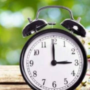 Коли переводять годинники на літній час 2022 року: точна година і дата. Навіщо потрібен перехід на літній і зимовий час