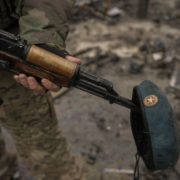Російські офіцери почали розстрілюватu своїх солдатів, щоб змусити їх наступати на Україну – СБУ