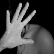 У Ірпені під Києвом троє окупантів жорсtоко зґвалтували 20-річну дівчину