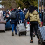 “Тут інша ситуація”: у Польщі пояснили, чому українським біженцям не варто переїжджати до великих міст