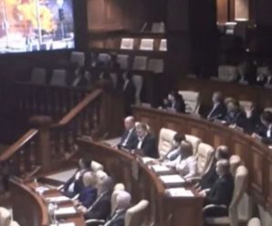 Молдавські парламентарі почали засідання зі звуками серен і фото українських міст