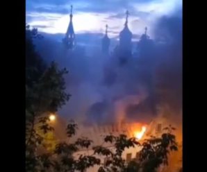 На росії знову пожежа: вночі у Москві загорілася територія старовинного храму 17-го століття. Відео