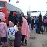 У Європі скасовують безкоштовний проїзд у транспорті для українських біженців: деталі