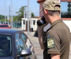 Автомобілі у Польщі здорожчали через попит серед наших співгромадян. Одні поляки радіють, інші обурені