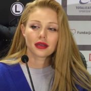 “Не лізьте сюди”: Тіна Кароль у Польщі відмовилася відповідати на запитання білоруського журналіста російською мовою