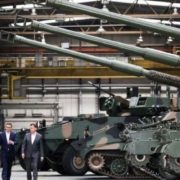 “Це може змінити хід війни”: Польща підпише найбільший і найперший в історії контракт на поставку збpoї зa всі 30 poкiв