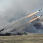 Жданов пояснив, чому США затягують надання озброєння Україні