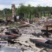 В селі на Поліссі гелікоптери росіян знищили цілі вулиці, від будинків залишились самі димарі