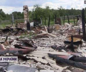 В селі на Поліссі гелікоптери росіян знищили цілі вулиці, від будинків залишились самі димарі