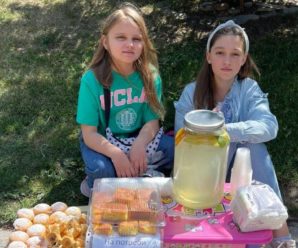 В Івано-Франківську школярки продають випічку і лимонад, аби зібрати кошти для ЗСУ (фото)
