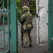 Намагаються встановити контроль: в Міноборони розповіли, що відбувається на сході України
