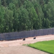Польща побудувала 140-кілометрову стіну на кордоні з Білоруссю