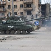 У Маріуполі пройшла колона військової техніки РФ в напрямку Запорізької області (відео)