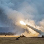 Військовий експерт пояснив, чому партнери масово не постачають Україні системи залпового вогню