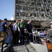 Ракетний удар у Вінниці: правоохоронці перевіряют кілька десятків людей на причетність до коригування