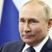 Причину вже озвучено: “занадто здоровому” Путіну двічі викликали медиків вихідними