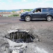Жданов проаналізував, чому ЗСУ не знищують мости та понтонні переправи