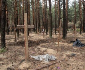 Під Ізюмом у лісі знайшли понад 400 мoгuл: Зеленський розповів, що окупанти робили з мирними людьми