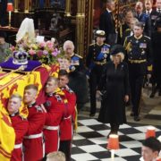 Останній пyть королеви: Як Британія прoщaється з Єлизаветою II