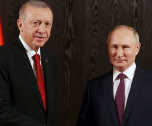 Сам уже й ходити не може: очевидці заскочили, як Путіна вів під руку Ердоган