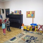 В Україні можуть звільнити від мобілізації тренерів та вихователів дитячих садочків