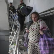 Врятована в Маріуполі вагітна сьогодні бере участь у проросійських заходах і співчуває Дугіній (фото, відео)