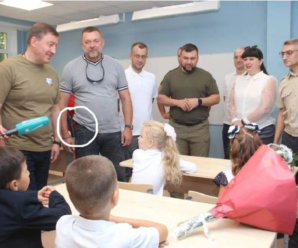 Дітей обшукують, батьків не пропускають: у Маріуполі росіяни перетворили школи на ГУЛАГи