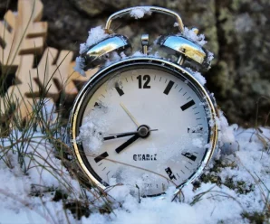 Коли перехід на зимовий час 2022 та переведення годинників в Україні