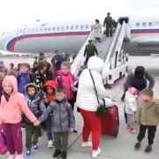 135 українських дітей з Донецької області було вивезено літаком до москви