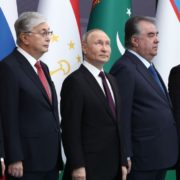“Ми щось порушили? Десь не так привіталися?”: президент Таджикистану влаштував Путіну “рознос”