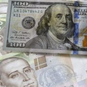Гривня знову дешевшає: курс валют на 3 листопада у “ПриватБанку”