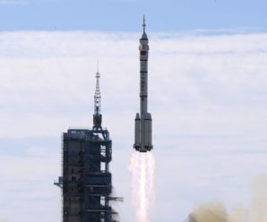 Уламки 23-тонної китайської ракети падають на Землю: місце приземлення невідоме