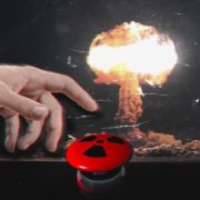 “Не треба кидати бомбу на велике місто”: Путін насторожив Макрона згадкою про Хіросіму — Daily Mail