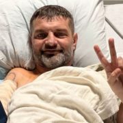 Захиснику Азовсталі Діанову зробили операцію на руці в США