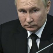 Диктатор Путін запровадив “повний воєнний стан” на окупованих територіях України