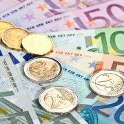 Курс валют в Україні на 4 січня: євро стрімко здешевшав
