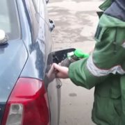 Водії просльозилися від радості: в Україні серйозно впали ціни на бензин і дизель – скільки тепер коштують