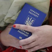 Українців просять перевірити свої закордонні паспорти: що сталося