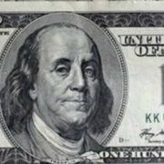 “Долар приголомшив різким стрибком, рух курсу валют не зупиняється”: експерти сказали, що коїться в обмінниках