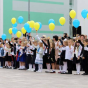 У школах України знову будуть викладати на двох мовах