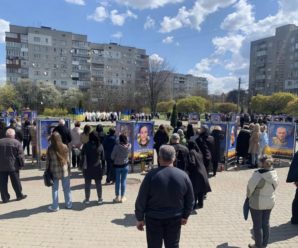 Прийшли сотні людей: у Калуші відкрили Алею Героїв, які віддали життя за Україну