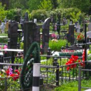 Поминальні дні-2023: в Україні запроваджується сувора заборона на відвідування кладовищ
